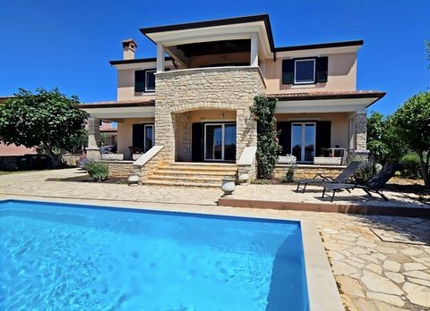 Located near the town of Poreč, offering the perfect balance between a rural setting and proximity to urban amenities, this house with a pool is now available for sale. In addition to its location, which ensures complete comfort, the property boasts ...