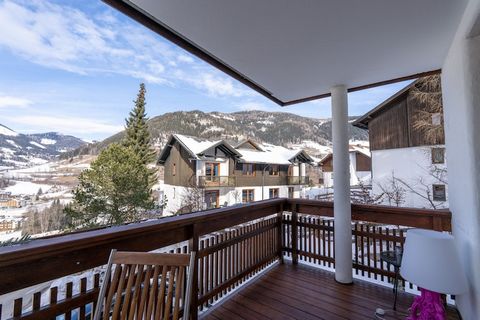 Le appartement à Bad Kleinkirchheim possède 2 chambre(s) et Capacité pour 4 personnes. Logement de 70 m² meublé avec goût et moderne, situé en première ligne de golf et au pied des pistes de ski, avec vue sur la montagne et la piste de ski. La locati...