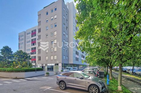 Zagreb, Radnička, spacious two bedroom apartment with a terrace and a NKP 97 m2 garage on the 4th floor of an excellent VMD building. The apartment consists of an entrance hall, two bedrooms, open space living room with kitchen and dining room, bathr...