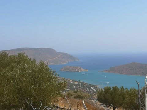 Located in Agios Nikolaos. This building plot of 3379 m2 is nicely positioned on the wonderful hills of Pines, about an 8-minute drive from the main town of Elounda and its organized sandy beach. From its elevated position 255 meters above sea level,...