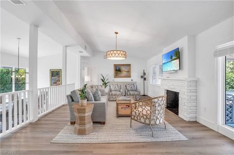 This stunningly updated 3-bedroom, 2-bathroom beach cottage along famous Gulf Shore Blvd is a coastal masterpiece, evoking the timeless beauty and coastal charm of Naples. It boasts sleek white cabinetry, quartz countertops, and new flooring. The ope...