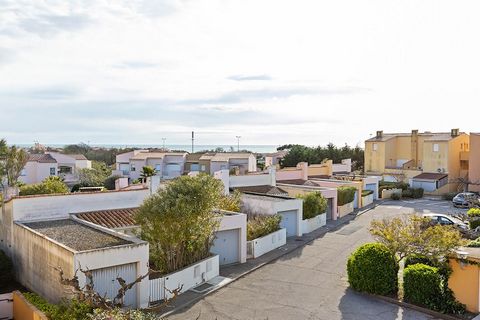 Dieses gemütliche und geräumige Apartment am Wasser in Agde bietet 2 Schlafzimmer und bequem Platz für bis zu 4 Gäste und ist somit perfekt für Familien oder kleine Gruppen. Die 40 m² große Wohnfläche ist durchdacht gestaltet, um eine heimelige Atmos...