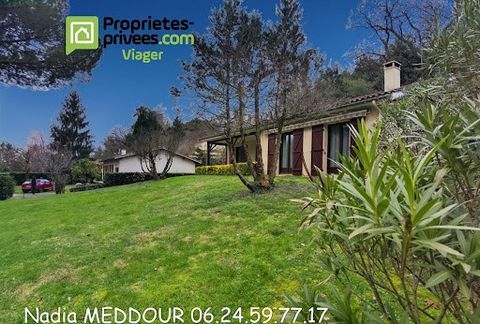 FLOIRAC ( 33 270 ) Sale in VIAGER occupied on two heads of 77.7 years old and 78.6 years old. Possibility of acquiring this property in OCCUPIED TERM SALE. Beautiful single-storey property is offered on a beautiful wooded plot near the TRAM A Arret F...