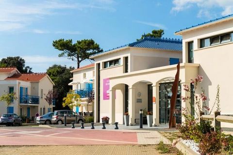 The Residence Les Carrelets*** located in Saint Palais sur Mer, welcomes you in a pleasant setting just 150m from the seaside so that your vacation rhymes with relaxation... Made up of 71 apartments in 7 buildings, the nearest shops are only 100m awa...