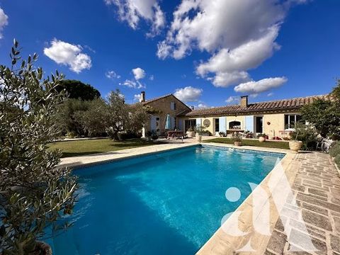 For sale in Saint-Remy-de-Provence. Ideally located just 5 minutes' walk from the center of Saint-Remy-de-Provence, this stone house is largely on one level and comprises on the 1st floor : entrance hall, lounge/library, bedroom with bathroom, living...