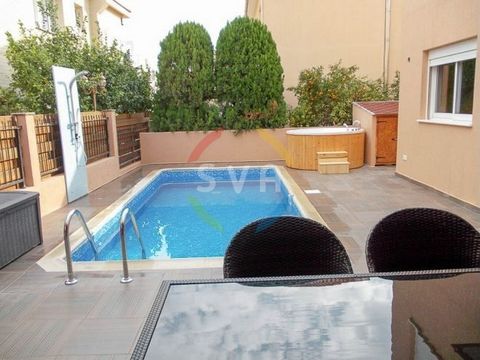 Villa For rent, floor: Ground floor, 1st (2 Levels), in Germasogeia - Potamos Germasogeias. The Villa is 190 sq.m. and it is located on a plot of 258 sq.m.. It consists of: 3 bedrooms (1 Master), 3 bathrooms, 1 wc, 1 kitchens, 1 living rooms and it a...