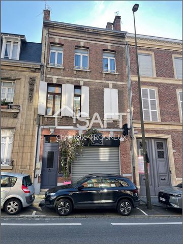 CHRISTELLE TROGNEUX, Safti immobilier vous propose cet immeuble de rapport rue Saint Fuscien à 5 mn à pied du centre ville d’Amiens. Il se compose sur 4 niveaux : -Au rez-de-chaussée, un local commercial d’environ 109 m², avec une cave et un jardin d...