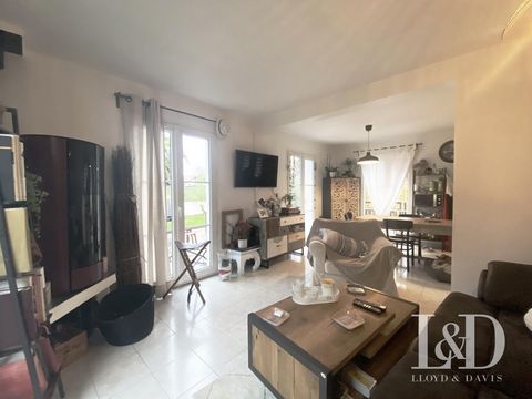 Rare in Saint-Pée-sur-Nivelle, house located a few steps from the heart of the village, built on a plot of 600 m2. Consisting of an entrance, a kitchen open to the living room and the terrace, a bedroom or office, a bathroom and separate toilets. . U...