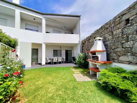 Excellent floor house on the ground floor, located in Vila do Conde next to the Rio Ave stadium and the metro. Quality finishes and good taste, good areas, plenty of light, central heating, piped gas, and boiler is what you will find for your comfort...