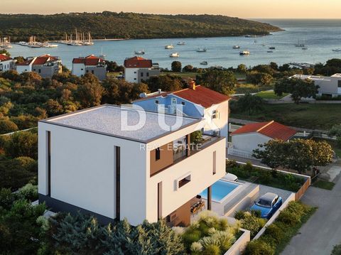 Location: Istarska županija, Medulin, Medulin. ISTRIA, MEDULIN - Land with a building permit near the sea At the southernmost point of the Istrian peninsula is located a coastal jewel - the town of Medulin, one of the most famous representatives of I...