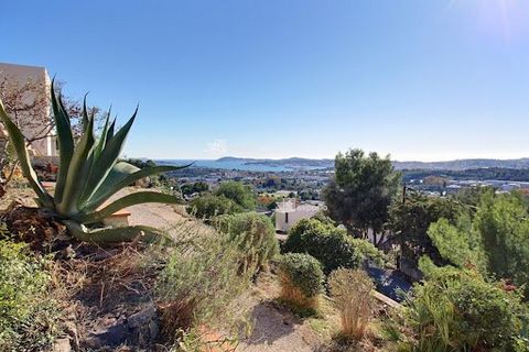 Außergewöhnliche Lage in Ollioules: 180° Panoramablick auf das Meer Entdecken Sie diese Villa in den Höhen von Ollioules, nicht weit von Faveyrolles entfernt. Unschlagbare Lage... Ohne Zweifel die beste Aussicht in der Gegend. Mit einem 180-Grad-Pano...