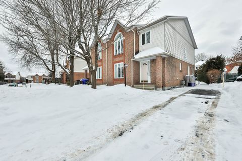 Located in the magnificent Plateau neighborhood, a stone's throw from Gatineau Park and hiking trails, this spacious semi-detached of more than 1,600 sq. ft. will meet your criteria. Large kitchen with island and lots of counter space. Laundry on the...