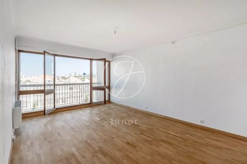 A stone's throw from the city center, come and discover this superb 66.40m² Carrez law apartment, bright and perfectly arranged, located on the sixth floor with elevator of a well-maintained residence. Entirely covered with parquet flooring, this lig...