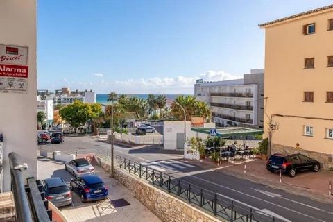 Charming Apartment with Sea Views in Benalmadena Costa - 300 Meters from the Beach Discover this bright 70 m2 apartment on the first floor, designed to offer maximum comfort and functionality in a prime location. Ideal for both permanent residence an...