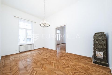 Center, Bogovićeva Street, three-bedroom apartment or commercial space, total area 120 m2. First floor of a well-maintained building with an elevator. It consists of an entrance hall, three rooms, kitchen, small room, utility room, guest toilet, func...