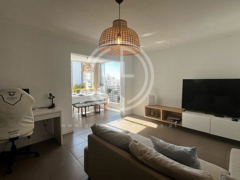 2-Bedroom Apartment in the Heart of Quarteira - Spacious Terrace with Partial Sea View! Located just steps away from the beach and close to all amenities, this apartment offers the best of urban living combined with the charm of a seaside location. S...