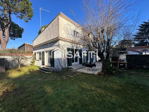 Charmante maison de 109 m2, sur une parcelle de 350 m2, datant de 1952, dans un quartier très prisé de La Baule. A seulement 150 m de la plage Benoît et à 10 minutes à pied du marché du Pouliguen, cette propriété offre praticité, tranquillité et un s...