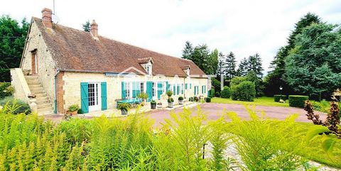 Perche - 2h de Paris A la lisière du Parc Naturel du Perche, au calme, dans un cadre magnifique et à seulement quelques minutes du bourg de Mortagne au Perche et ses commerces, belle longère percheronne de plus de 300m². Au Rdc une vaste pièce de vie...