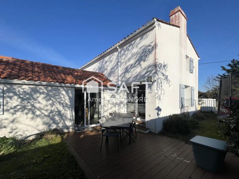 Située dans la charmante commune de Barbâtre (85630), cette maison bénéficie d'un emplacement idéal proche des commerces et des écoles et est à seulement 700m de la plage. Un arrêt de bus se trouve également à 150m de la maison. Les futurs propriétai...