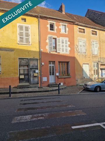 Située dans la charmante commune de Chantelle (03140), cette maison de bourg bénéficie d'un emplacement idéal offrant calme et authenticité. Nichée au cœur de ce quartier pittoresque, elle permet un mode de vie tranquille à ses résidents tout en étan...