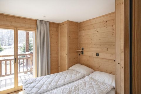 Découvrez le refuge de montagne idéal à Zinal, en Suisse, avec l'appartement Polaris 1 005, conçu pour les familles et les amateurs d'aventure. Cet hébergement 4 étoiles unique de 74 m² peut accueillir jusqu'à six personnes. Il offre un espace de vie...