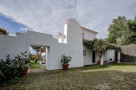 Discover this charming villa in Sintra, with a privileged location in Morelinho. In a tranquil setting, this property is a perfect retreat for those looking for the balance between comfort and tranquility. With 3 bedrooms and 3 bathrooms, this villa ...