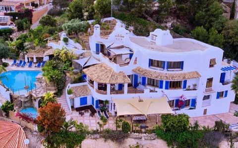 Magnificent villa in Coveta Fumá, El Campello, Costa BlancaThis house is distributed over 3 floors, it has 8 bedrooms, 8 full bathrooms, 12 toilets in total plus a loft-style apartment that has a bedroom, a bathroom and a kitchen. On all floors there...