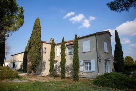 Christophe NICOLAS (EI) 84140 Montfavet. Exclusivité. Grande maison de 220 M2 en campagne, au calme et sans vis-à-vis. Orientée au sud sur une parcelle de 3000 M2. Elle est accompagnée d'un hangar de 200 M2 qui peut servir à une activité professionne...