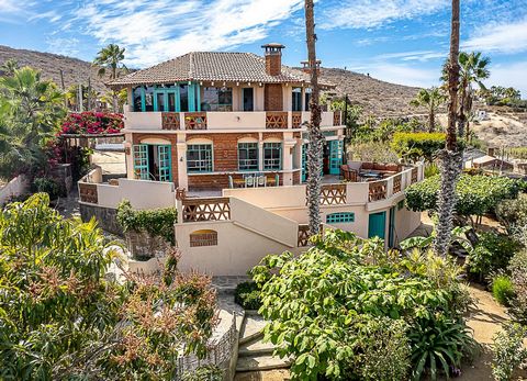 Stunning home in the spectacular La Poza neighborhood perched high on a corner lot with 360 views of the palm oasis downtown TS mountains and the Pacific Ocean just a 10 minute walk to the beach and downtown. An iconic Patrick Coffman house known for...