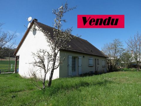 Jolie Maison de plain pied...A proximité du centre-ville de Gasny et tout ses commerces (boulanger, boucher, supermarché, crèche, écoles, médecin). Sur un terrain arboré de 900 m2 env., venez découvrir cette maison de 90 m2 habitables L'entrée se fai...