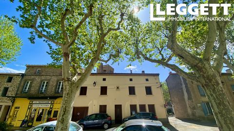 A25515GA11 - Cette maison est très lumineuse, le salon/salle à manger ayant trois grandes fenêtres. La cuisine est entièrement équipée et donne sur le garage, la buanderie et la douche avec lavabo et toilettes séparées. Au deuxième étage, il y a 2 gr...