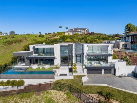 2935 Vista Del Mar is an absolute gem! This custom built home on Bedrock in Rancho Palos Verdes is a modern marvel with unparalleled views of the Pacific Ocean, Catalina Island, and the PV coastline. The emphasis on seamless indoor-outdoor integratio...