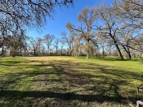 Spacious 1.4-acre lot in the peaceful countryside, perfect for building your dream home. Horses allowed, quiet location, and easy access to l-10. A great opportunity to enjoy country living away from traffic. Real estate listings on this website come...