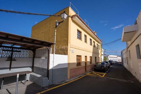 Your new home in Garachico is waiting for you! Discover this comfortable apartment for sale, ideal for enjoying life on the coast. Located in the picturesque municipality of Garachico, this spacious apartment of 118 square meters is located on the se...