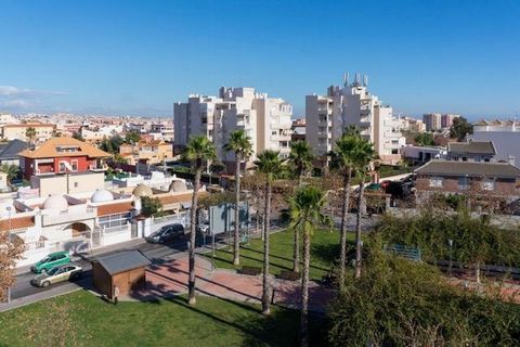 Beautiful luxury duplex penthouse located in Torrevieja distributed over two floors of 90 square meters each It consists of 3 double bedrooms a full bathroom with shower and jacuzzi and a separate kitchen The second floor consists of a living room wi...