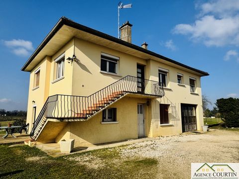 Maison à vendre Saint-Germain-du-Bois 139 000 € Située à proximité immédiate de tous les commerces, écoles, collège, maison médicale, et autres commodités, cette maison des années 60/70 offre un cadre de vie agréable et pratique. Avec une superficie ...