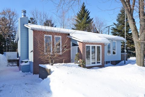 Single-storey property located near all services such as elementary schools, high school, CEGEP, hospital, highway etc... House with a lot of potential, washer-dryer entrance on the ground floor, 3 bedrooms, 1 bathroom, 1 S-E and totally finished bas...