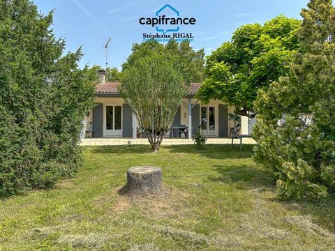 Maison de plain-pied de 100m2 rénovée avec gout, jardin de 1564m2 et vue dégagée. Située au calme et en hauteur, elle est dotée d'une cuisine, séjour, 3 chambres, salle d'eau, wc, buanderie et garage. Terrasse couverte de 30 m2 orientée sud. Clim rév...