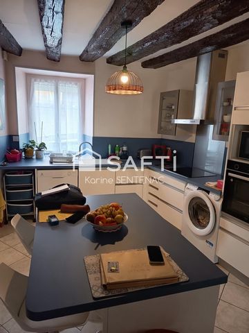 maison de ville avec du potentiel vous souhaitez refaire la décoration de la propriété vous allez etre ravie, dépendances, garage, grenier, buanderie de 20 m2