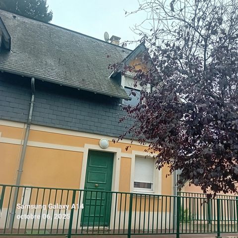 Charmante Maison située sur les hauteurs de Trouville sur mer,composée de 3 Pieces et deux Chambres un terrain clos. fermé