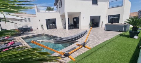 Élégance contemporaine – Maison d’Architecte avec piscine chauffée et énergie solaire