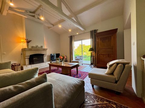 Murs commerciaux (pharmacie) + maison attenante 170 m² avec jardin clos