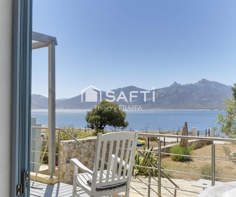 Villa contemporaine pieds dans l'eau, site Natura 2000 entre port de plaisance et réserve de Scandola. 97m², 4 chambres, 30 min aéroport Calvi.