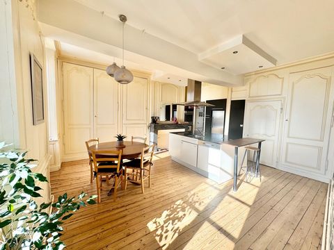 Maison de ville à Ernée de 215 m² Plusieurs Possibilités !