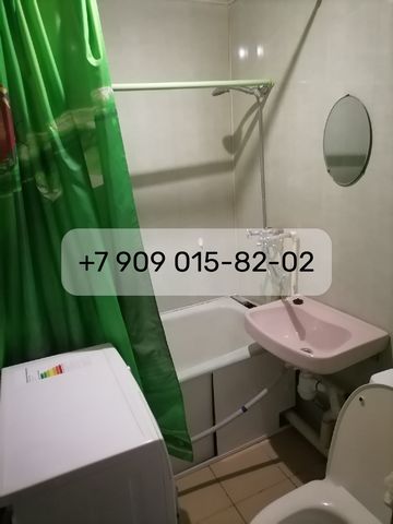 Сдаем просторную и уютную двухкомнатную квартиру, по адресу: Советская улица, 44, Архангельское. Есть вся необходимая для комфортной жизни мебель и бытовая техника. Из техники: Электрический чайник, Кухонная плита, Холодильник, Утюг, Телевизор, Микро...