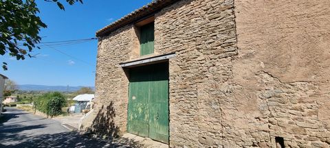 Parking de 160 m² sur deux niveaux, beau potentiel