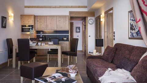 The residence Le Lodge des Neiges**** is located in the heart of Tignes 1800 in Savoie. Ski in and ski out, it is close to Boisses chairlift. The residence offers you a lot of services for your comfort all along you stay. The 46 apartments, from 2 ro...