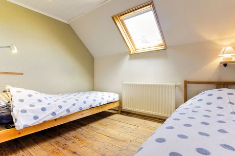 The Fleternahoeve is a spacious vacation home with room for 7 people. It features 3 bedrooms, a cozy garden and parking. This is a good choice for family vacations. The vacation home is located in the heart of the Westhoek. Enjoy a walk or bike ride ...