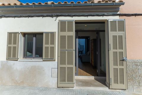 Beautiful Mediterranean-style house located in the cozy beach area of Cala Morlanda, just 200m from the sea. The townhouse has been recently restored taking care of every last detail. Comfortable and bright, the house has two double bedrooms (one wit...