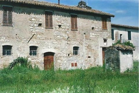 In Scafali, a small hamlet situated 3 minutes by car to Foligno, 2 storey stone built country house in need of renovation. The property is set in panoramic position with view over the countryside and the mountain. The property is structurally sound a...